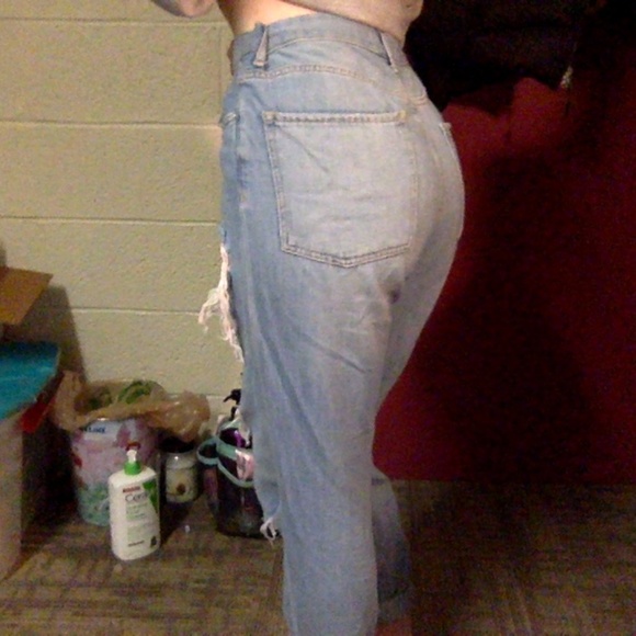 Forever 21 Distressed Boyfriend Jeans - Picture 4 of 5